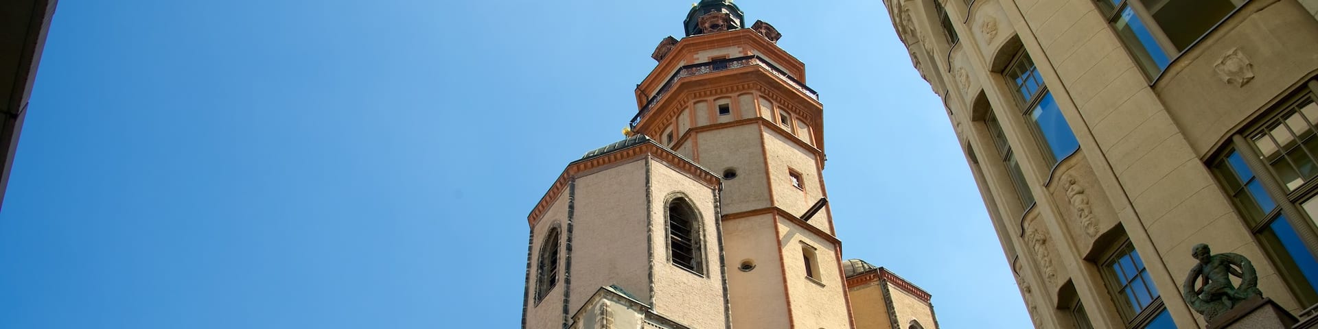 Nikolaikirche welches beinhaltet historische Architektur und Stadt