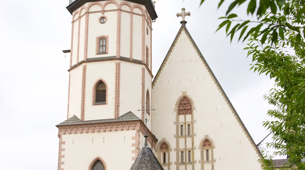 St. Thomas Church featuring heritage architecture and a city