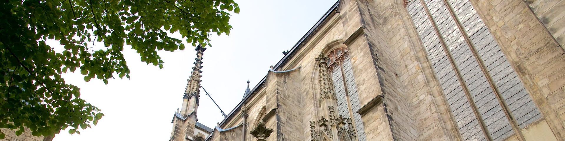 St. Thomas Church featuring heritage architecture