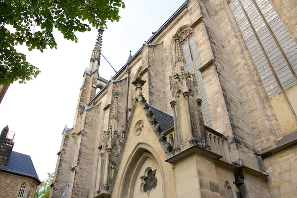 Egllise Saint-Thomas qui includes patrimoine architectural
