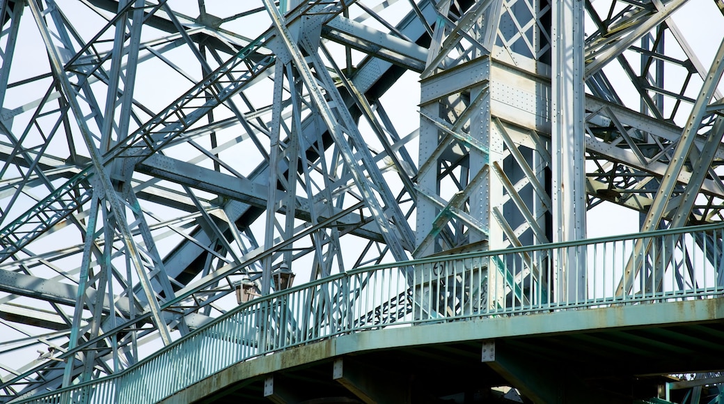 Blaues Wunder welches beinhaltet Brücke