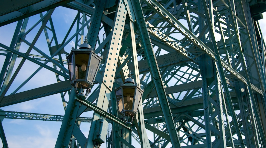 Blaues Wunder-brug bevat een brug