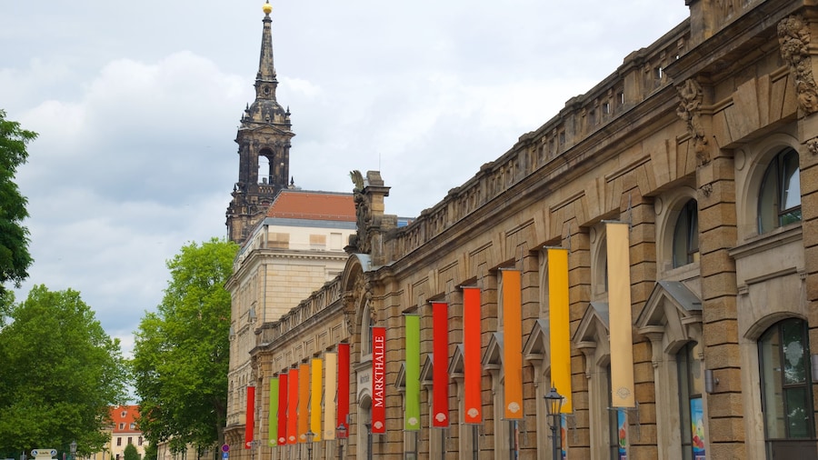 Marché de Neustadt montrant patrimoine historique