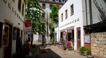 Kunsthofpassage mit einem Straßenszenen