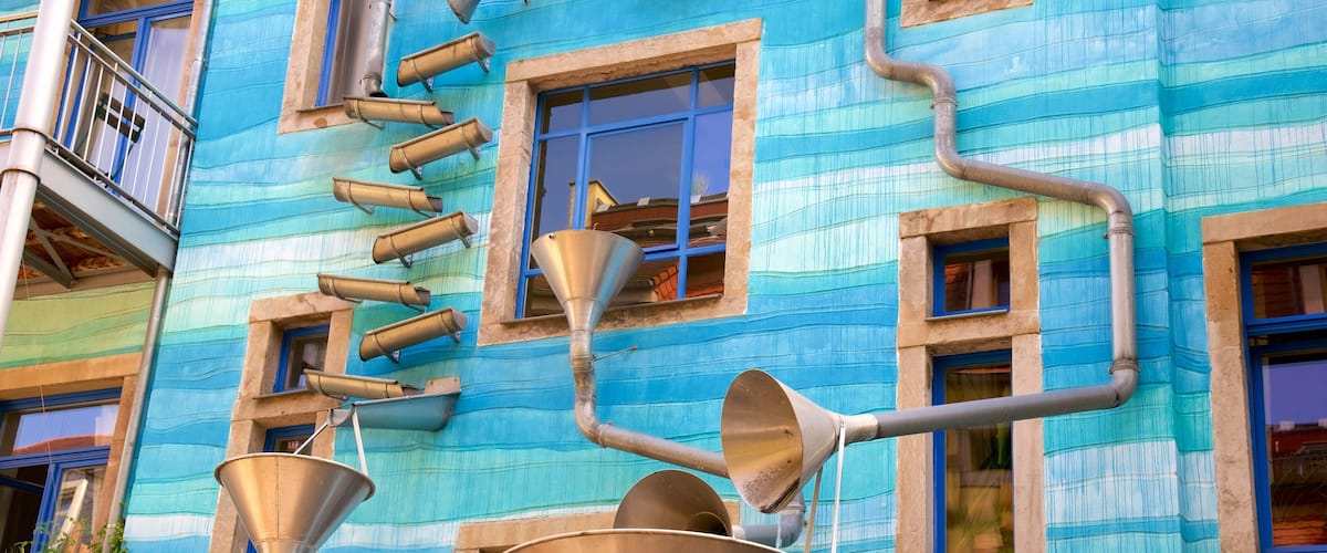 Kunsthof-Passage which includes outdoor art