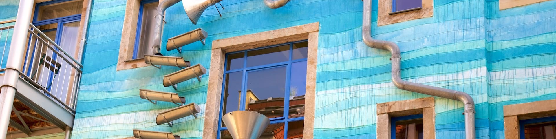 Kunsthof-Passage showing outdoor art