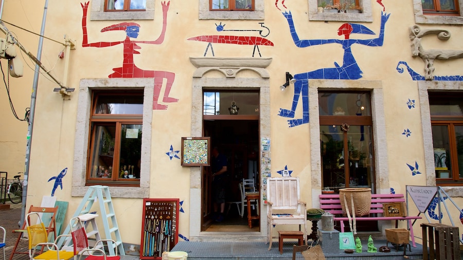 Kunsthof-Passage montrant maison, art en plein air et scènes de rue