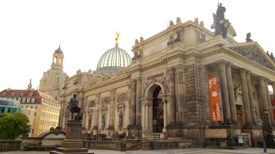 Festung Dresden showing street scenes and heritage elements