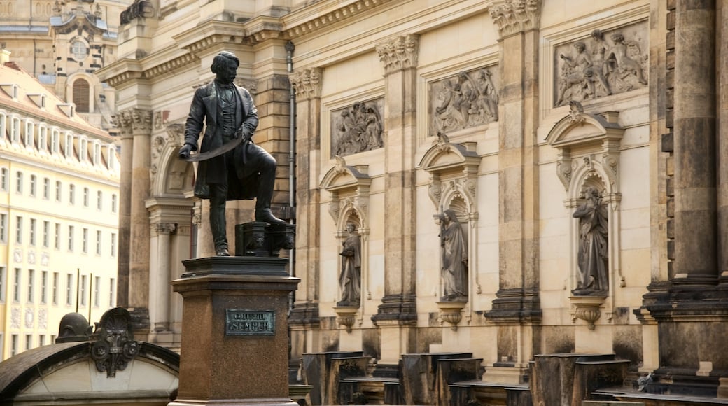 Festung Dresden which includes heritage elements and a statue or sculpture