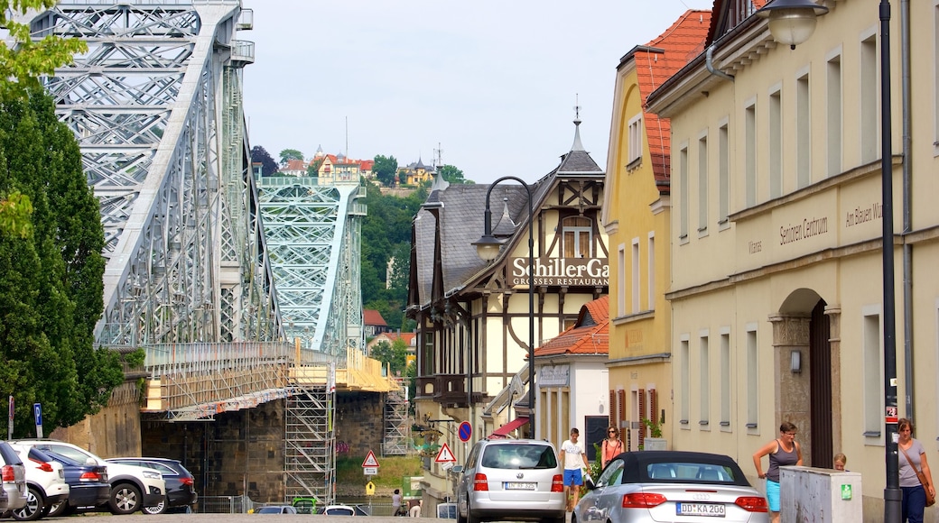 Dresden showing modern architecture, a city and street scenes