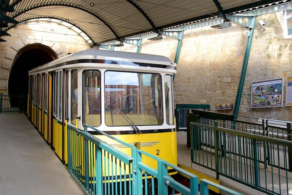 Dresden welches beinhaltet Eisenbahnbetrieb
