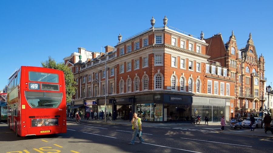 Kensington High Street que incluye patrimonio de arquitectura y escenas urbanas