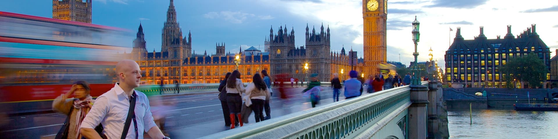 Greater London som visar historisk arkitektur, nattliv och en stad