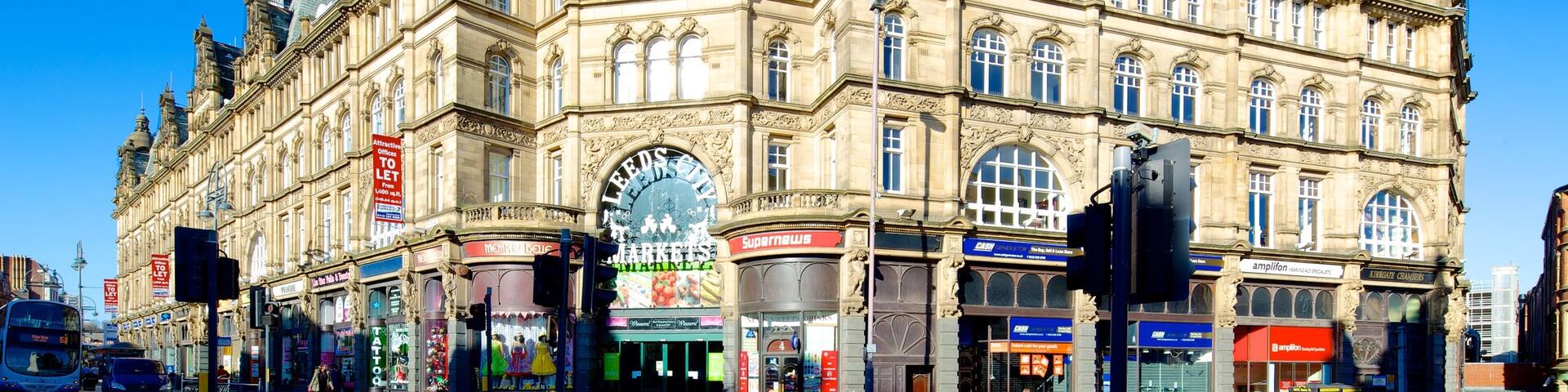 Leeds showing heritage architecture and street scenes