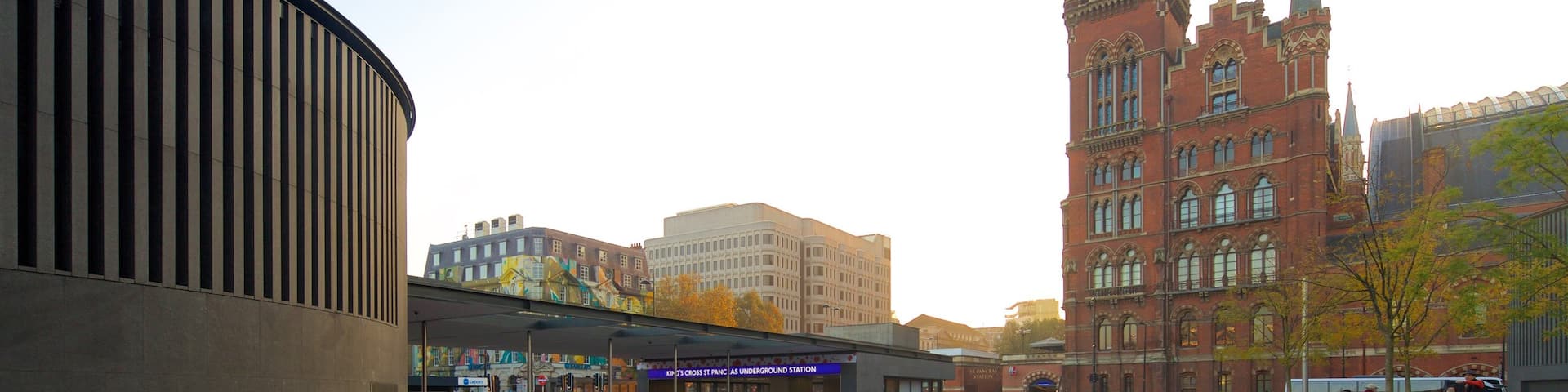 Gare de Saint-Pancras mettant en vedette patrimoine architectural, couleurs d\'automne et square ou place
