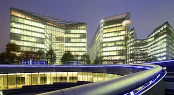 Southwark showing modern architecture and night scenes