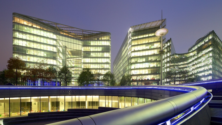 Southwark which includes modern architecture and night scenes