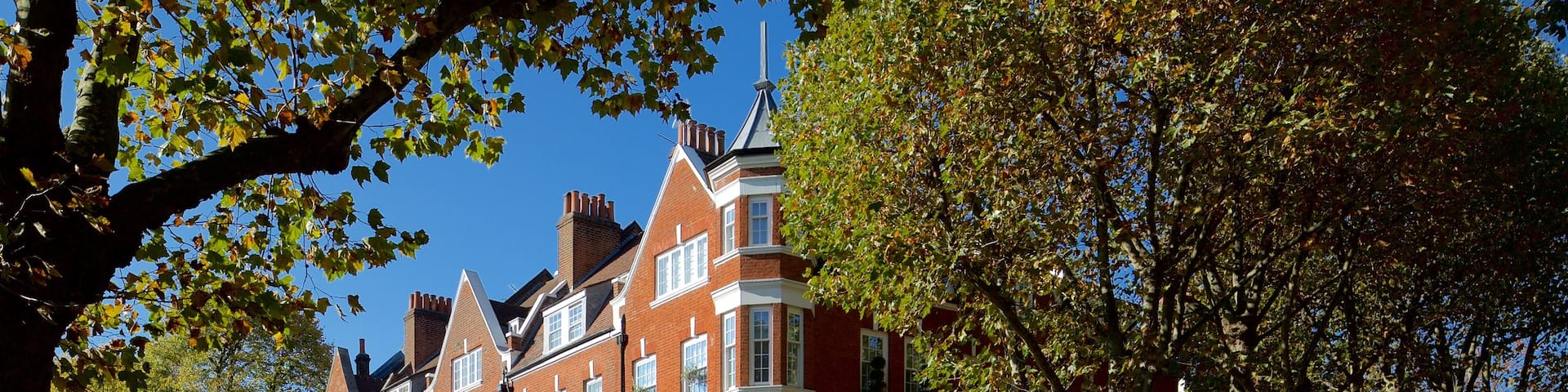 Holland Park District som viser gadeliv og historiske bygningsværker