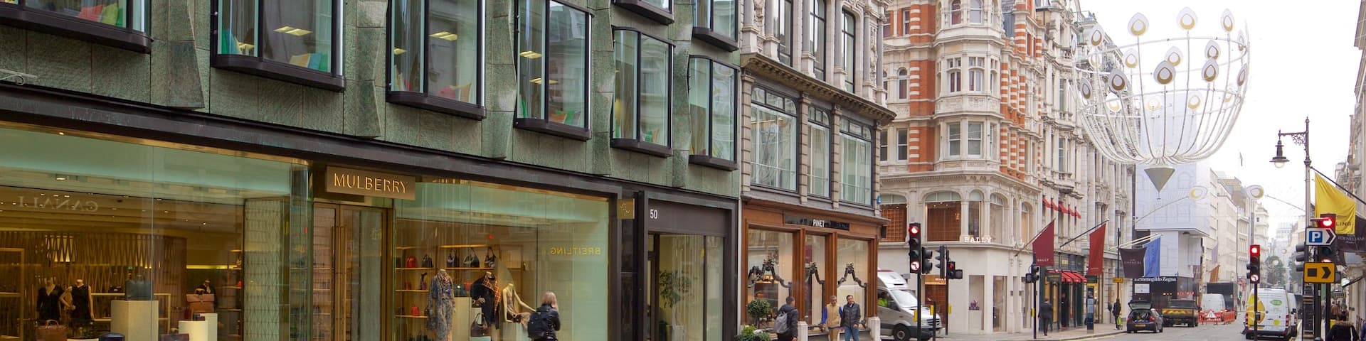 Mayfair mit einem historische Architektur und Straßenszenen