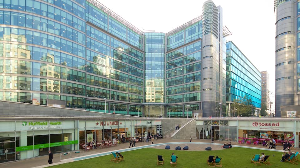 Paddington que incluye un parque o plaza y una ciudad