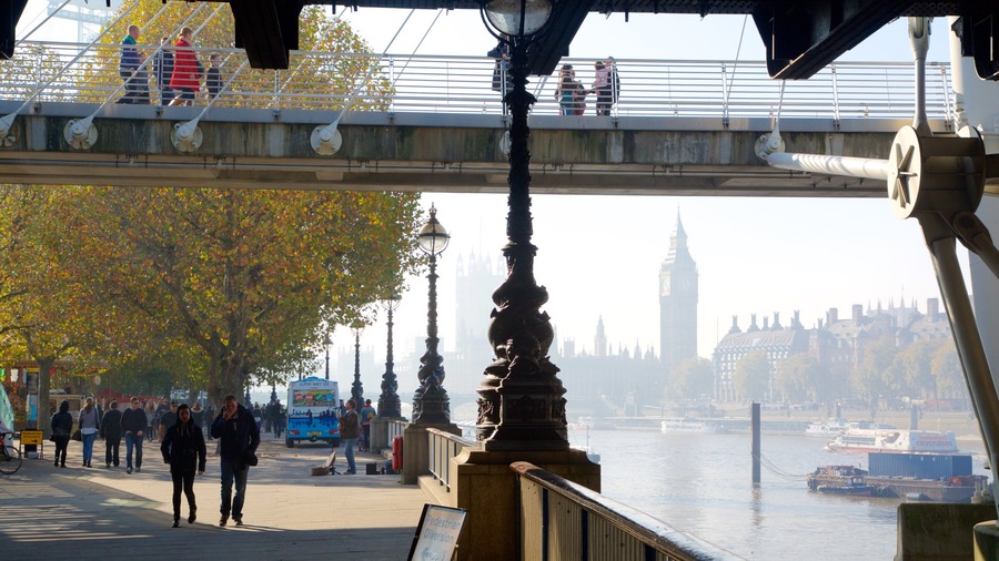 South Bank mostrando ponte, città e fiume o ruscello