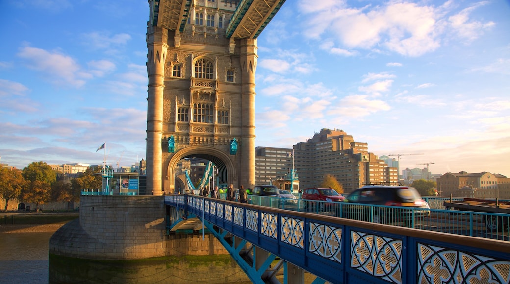 Tower Bridge showing a bridge, street scenes and heritage architecture