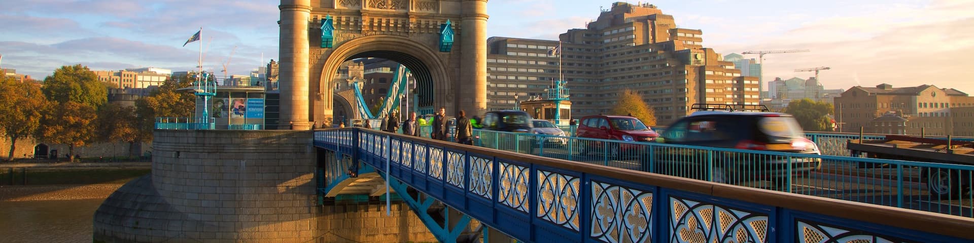 Tower Bridge showing a bridge, street scenes and heritage architecture