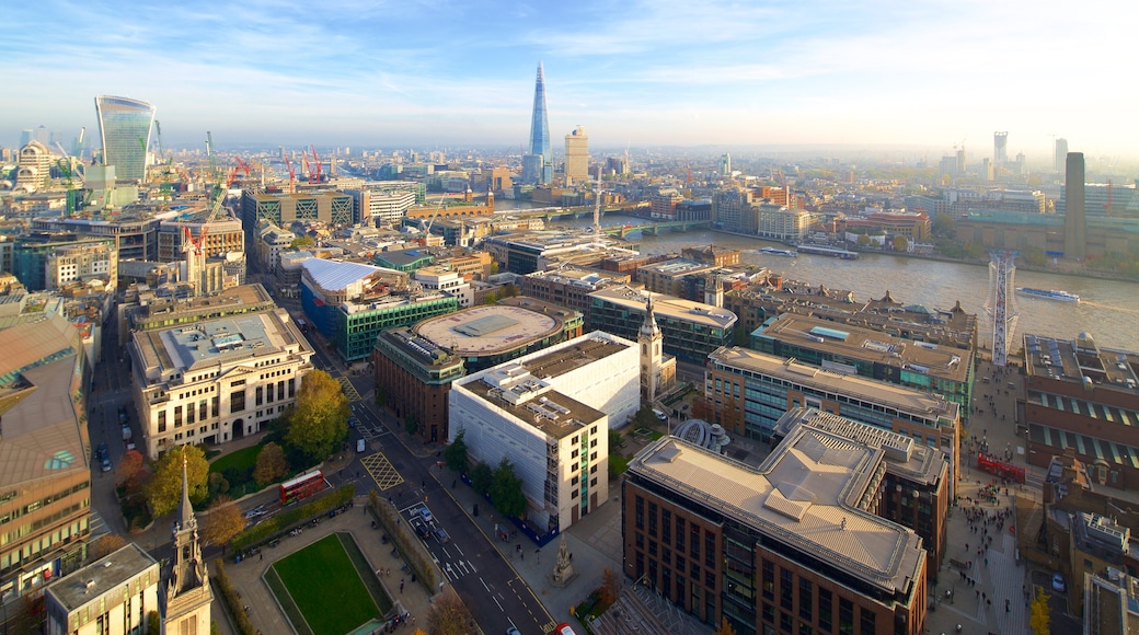 St. Paul\'s Cathedral showing a river or creek, a city and skyline