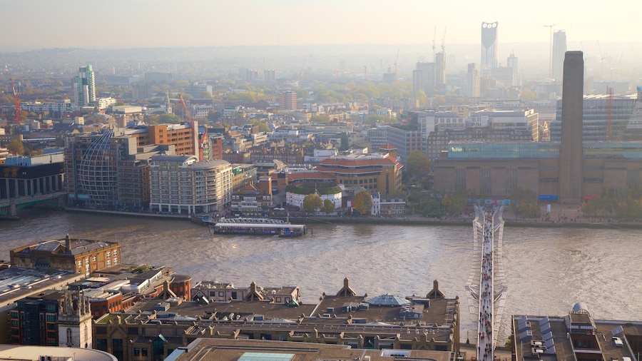 Tate Modern mettant en vedette pont, ville et rivière ou ruisseau