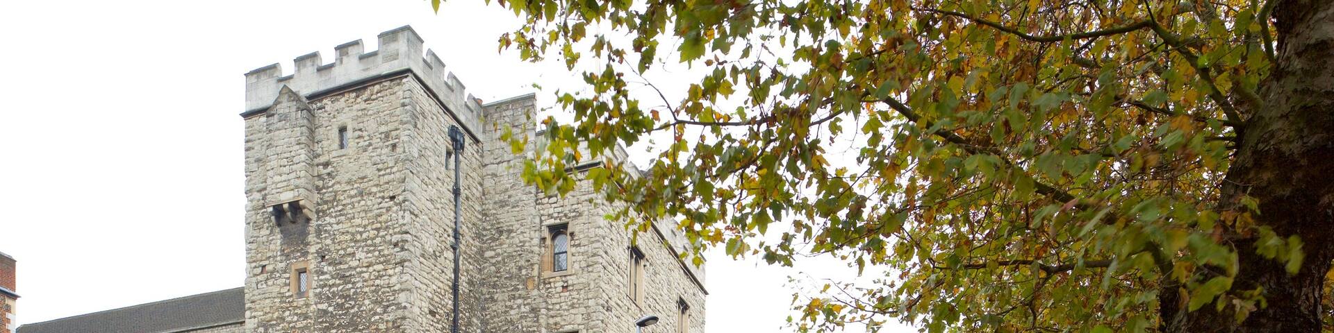 Lambeth Palace which includes château or palace, heritage elements and street scenes