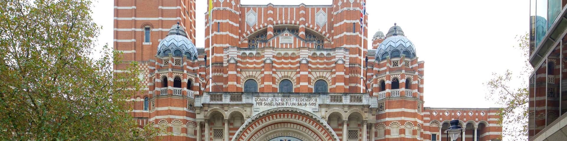 Westminster Cathedral mettant en vedette patrimoine architectural, église ou cathédrale et square ou place