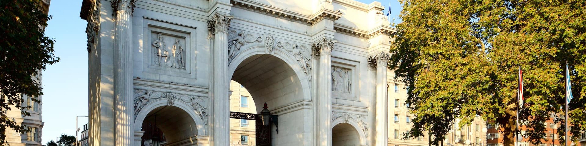 Marble Arch which includes heritage architecture, a square or plaza and a monument