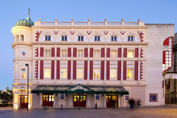 Lyceum Theatre showing theatre scenes and heritage architecture
