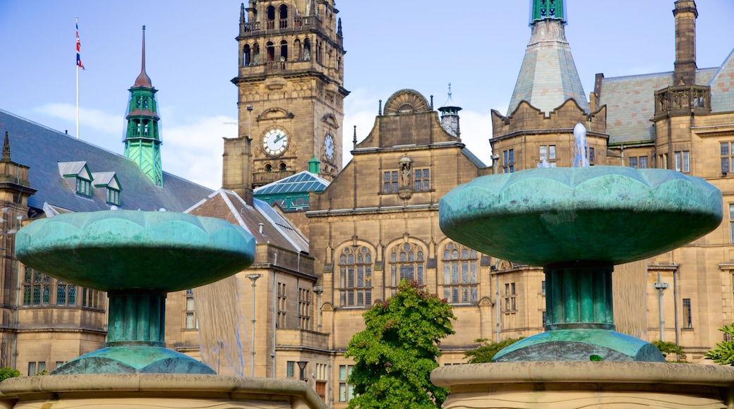 Peace Gardens showing a castle, a fountain and heritage architecture