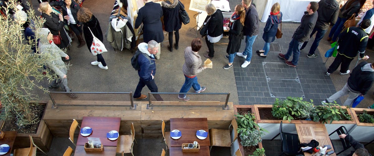 Old Spitalfields Market which includes café lifestyle, shopping and markets