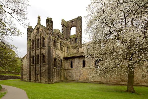 Kirkstall Abbey mit einem Geschichtliches, Kirche oder Kathedrale und Ruine