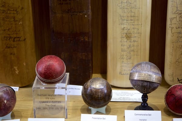 Kennington Oval featuring interior views