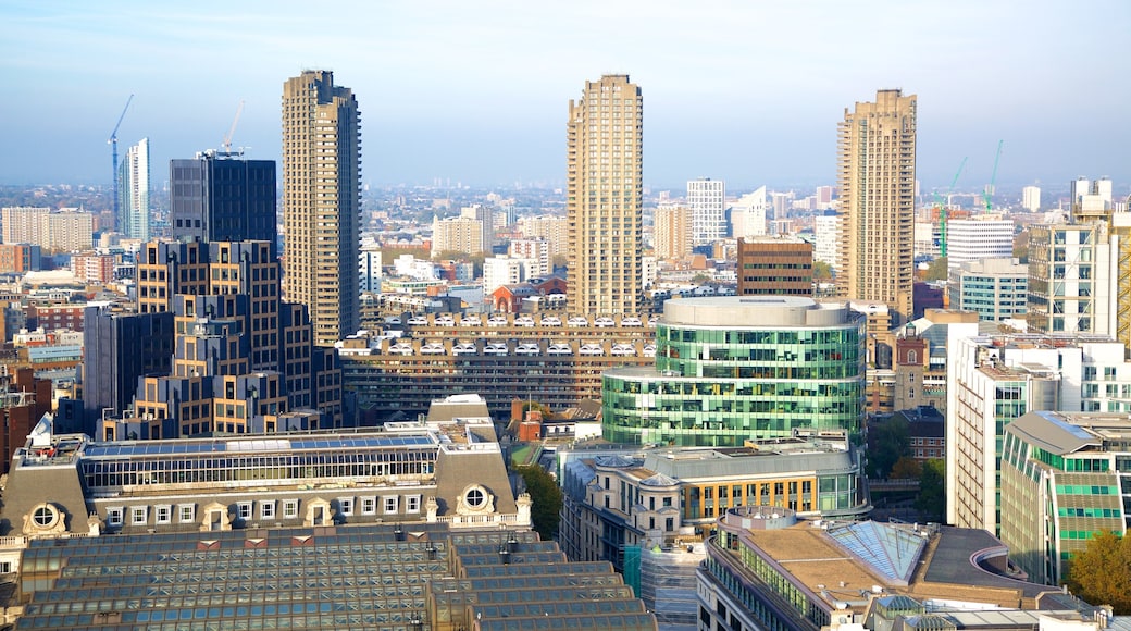 Barbican Arts Centre showing a skyscraper, skyline and a city