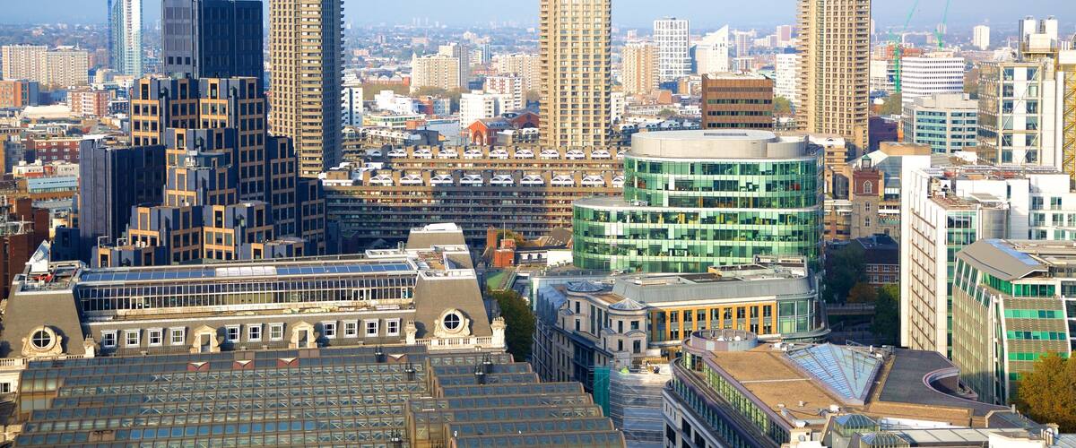 Barbican Arts Centre featuring a city, skyline and a high-rise building