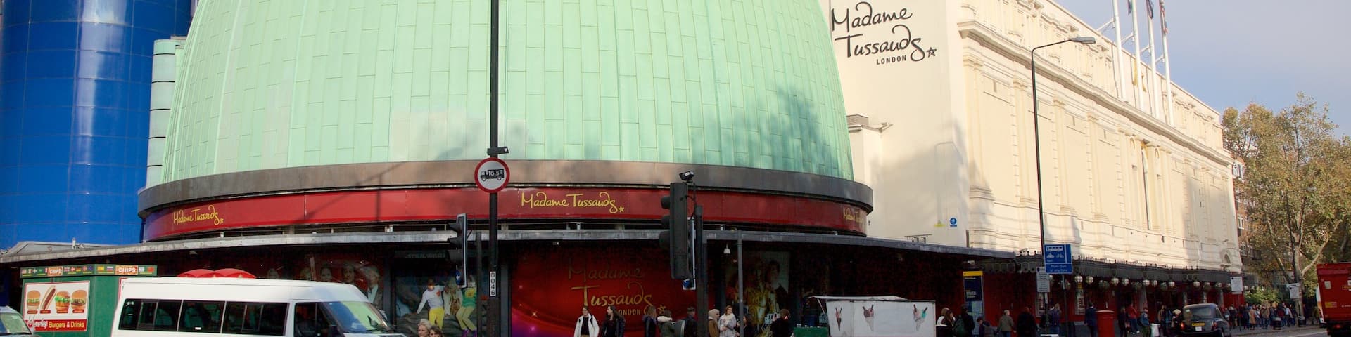 Madame Tussaud\'s Wax Museum que incluye escenas urbanas