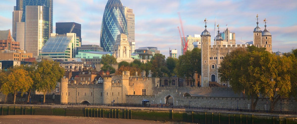 Tower of London featuring a castle, a high-rise building and a city