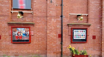 Leeds ofreciendo arte al aire libre, escenas de teatro y señalización