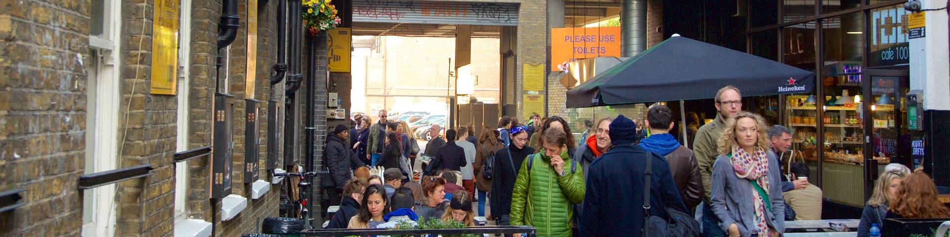 London featuring street scenes, outdoor eating and café lifestyle