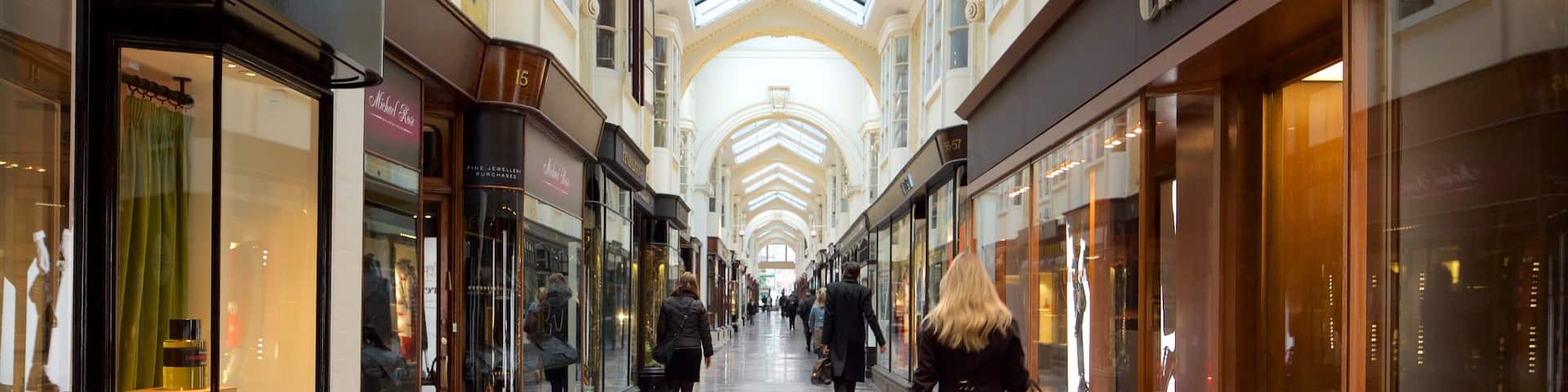 London showing interior views, shopping and heritage elements