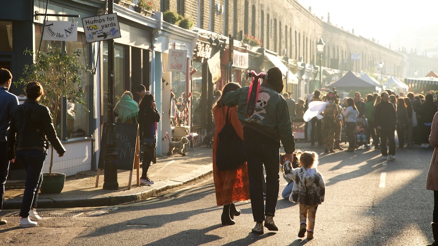 London showing street scenes and markets as well as a family