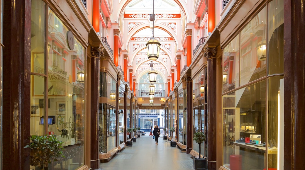 Royal Arcade que incluye vistas interiores, elementos del patrimonio y compras