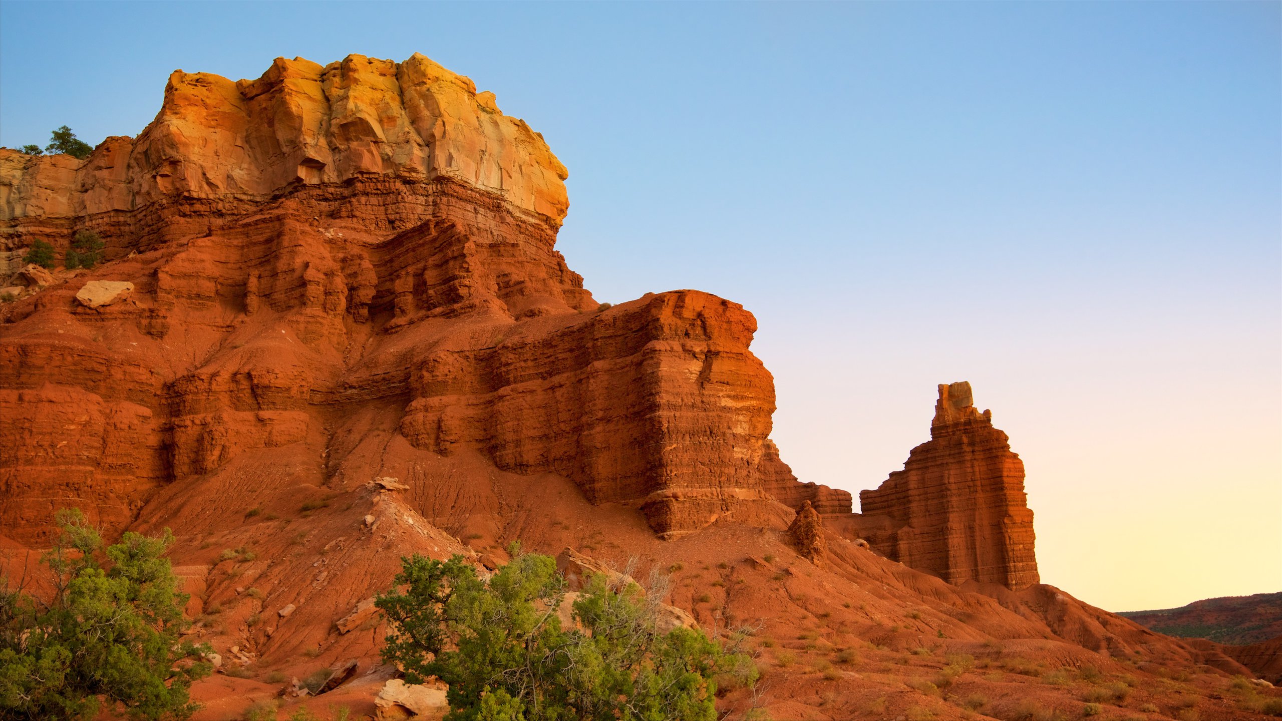 Capitol Reef National Park welches beinhaltet ruhige Szenerie, Schlucht oder Canyon und Wüstenblick