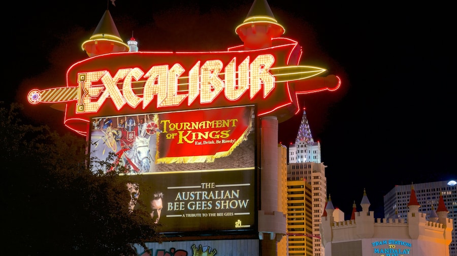 Las Vegas ofreciendo escenas nocturnas y señalización