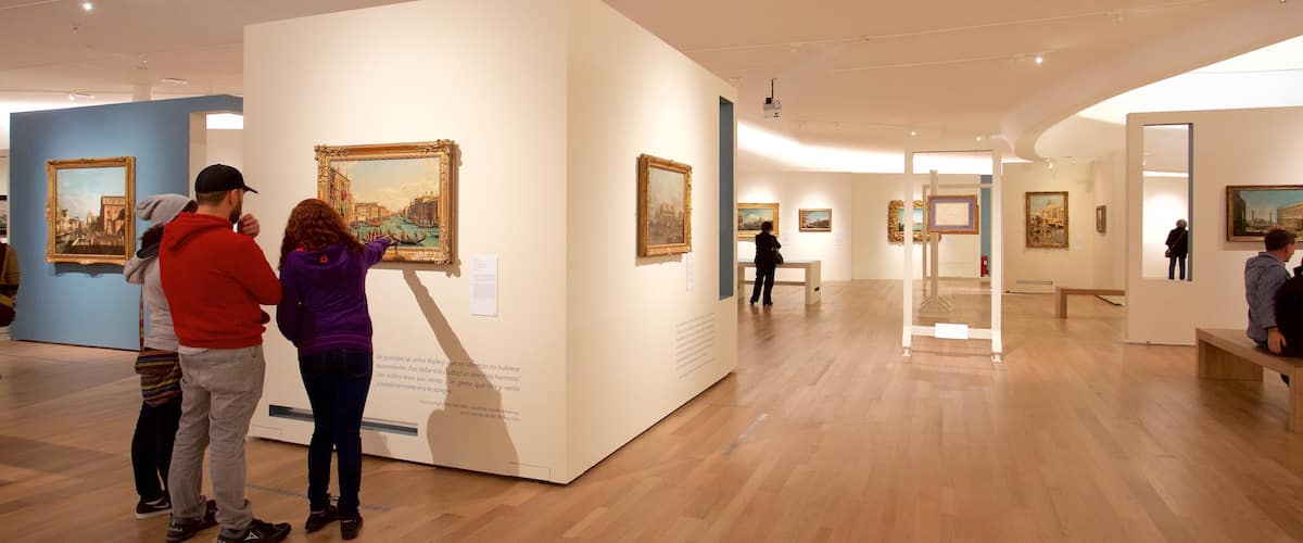 Museo Soumaya que incluye arte y vistas interiores