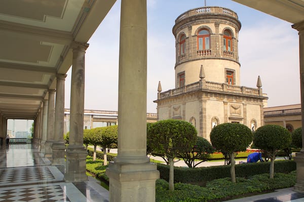 ChĂąteau de Chapultepec qui includes patrimoine architectural, chĂąteau ou palais et parc